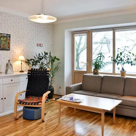 Lovely In A Centrally Located Flat Apartment